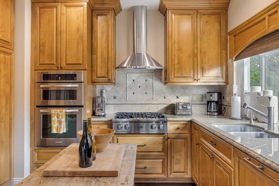 Fully equipped kitchen.