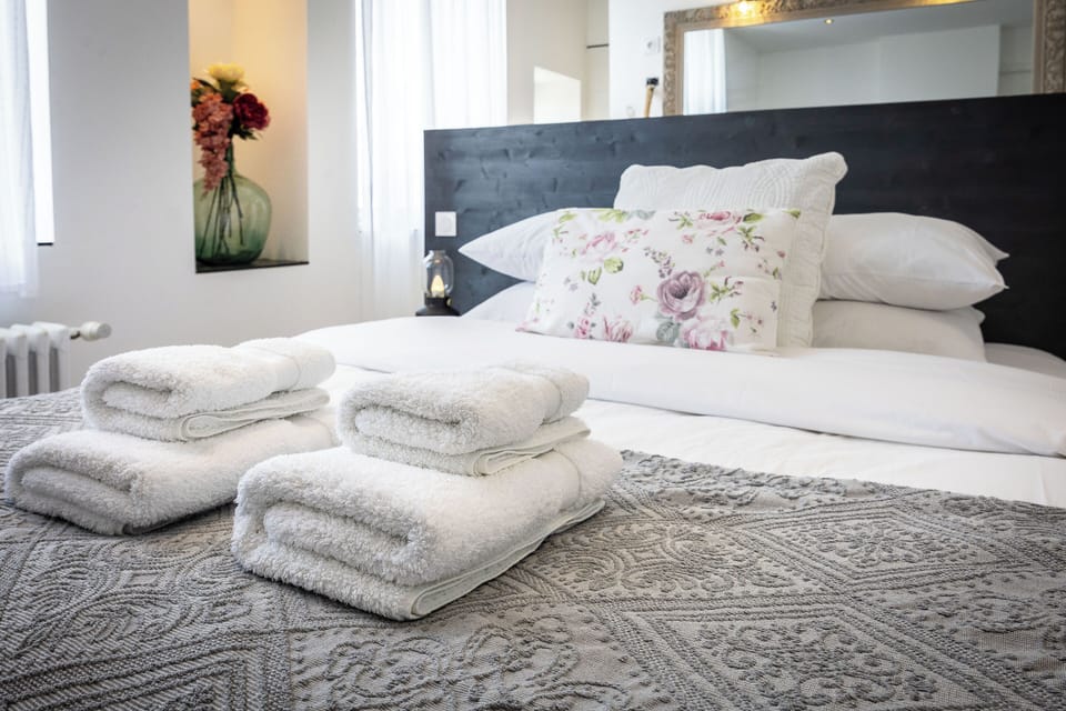 Premium Double Room, Courtyard View | Premium bedding, individually decorated, individually furnished