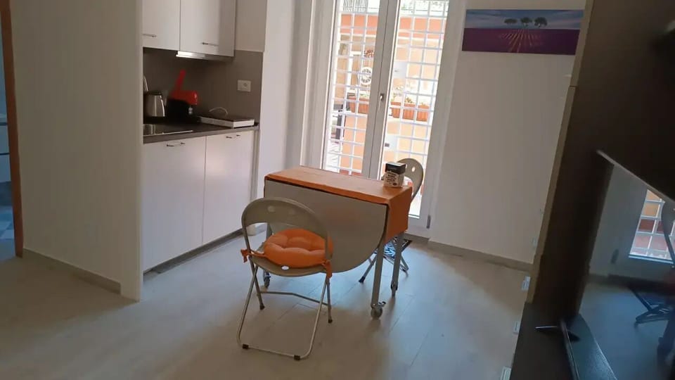 Apartment | Living area | Flat-screen TV