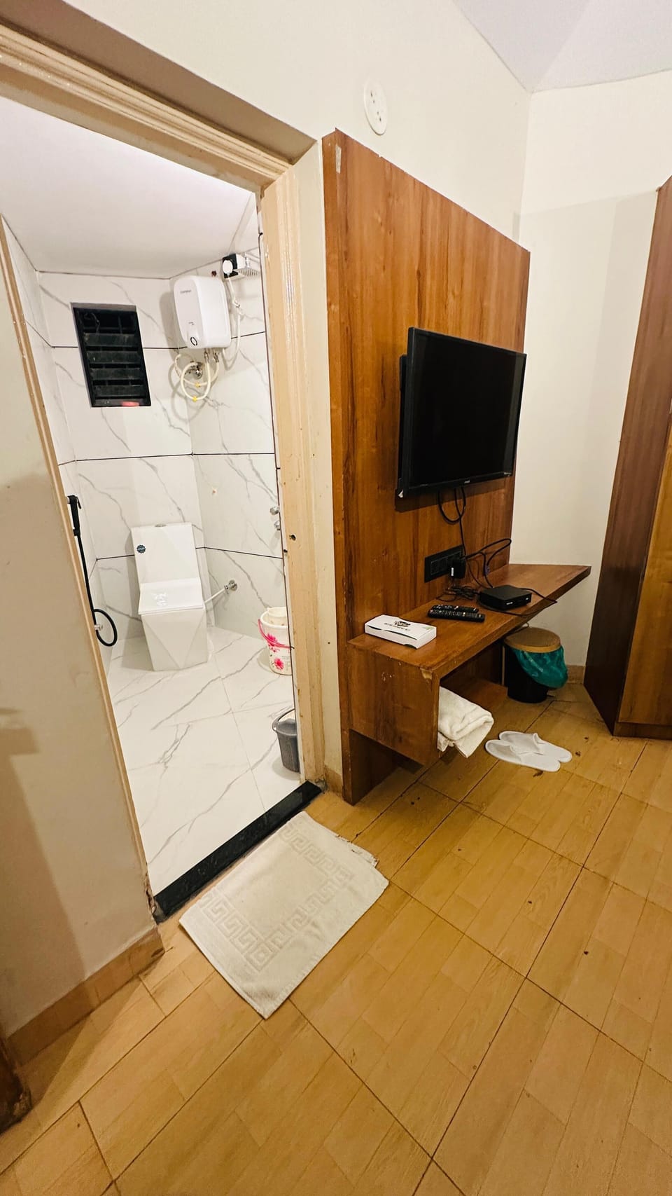 Deluxe Room, Balcony, City View | Bathroom