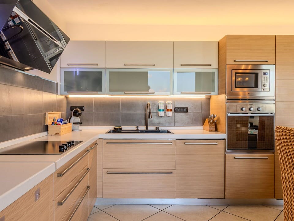 Kitchen Appliance, Kitchen, Countertop, Cabinetry, Furniture, Major Appliance, Interior Design, Home Appliance, Flooring, Wood