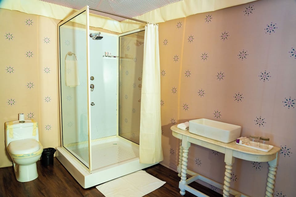 Luxury Twin Room, Garden View | Bathroom
