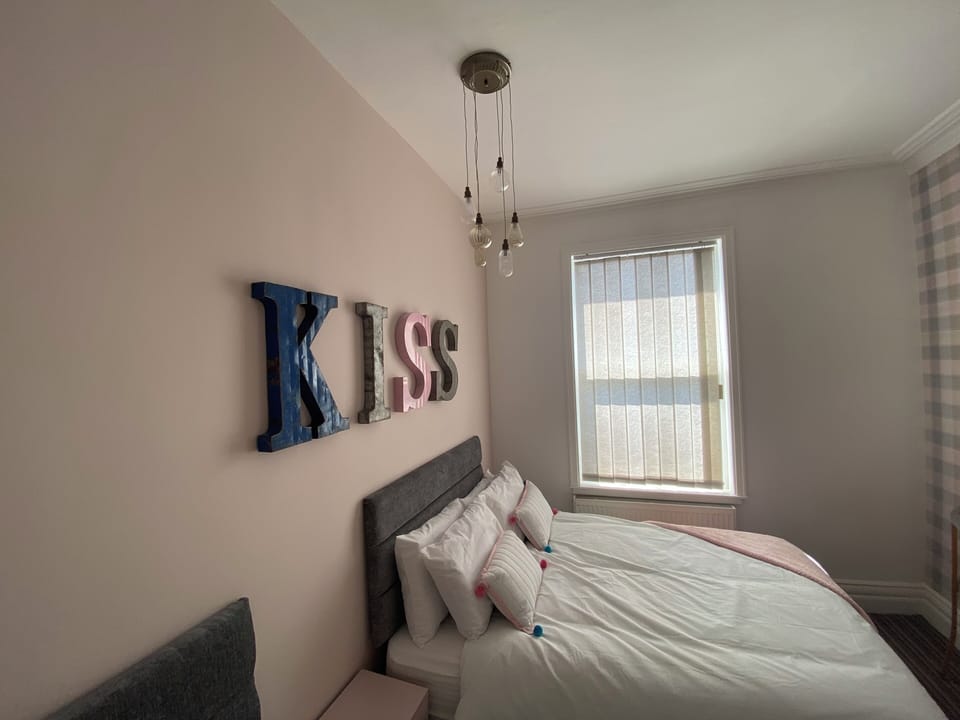 House | 4 bedrooms, iron/ironing board, free WiFi, bed sheets