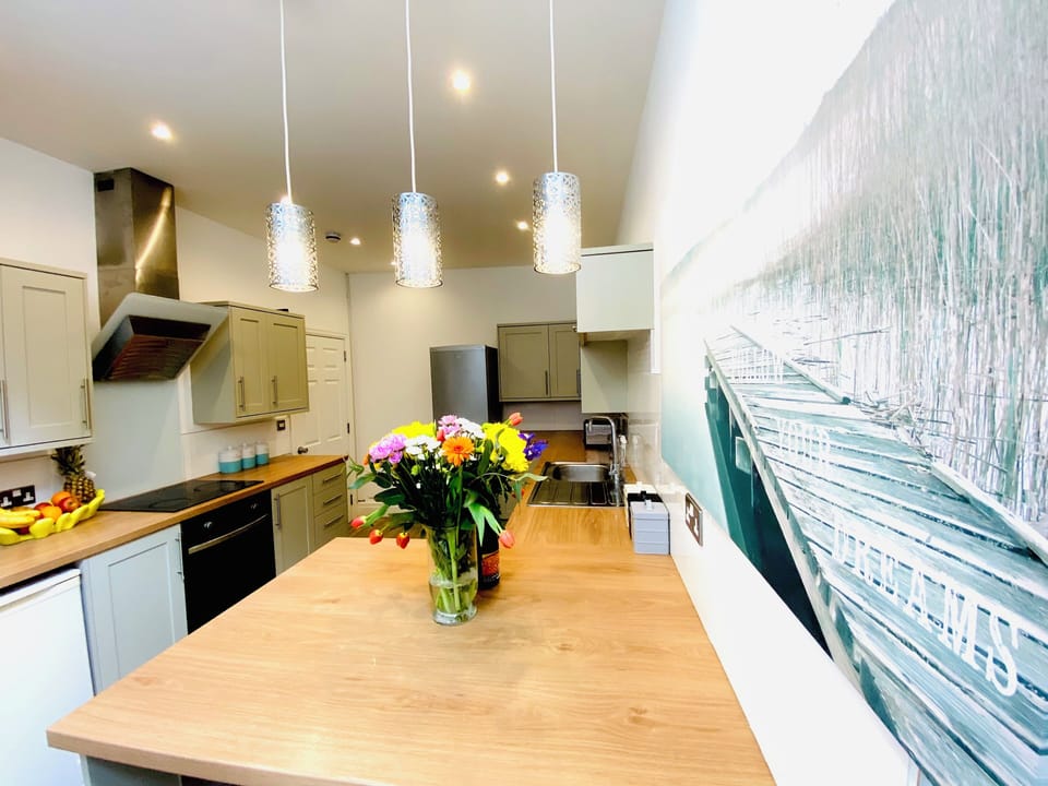 House | Private kitchen | Fridge, microwave, oven, stovetop