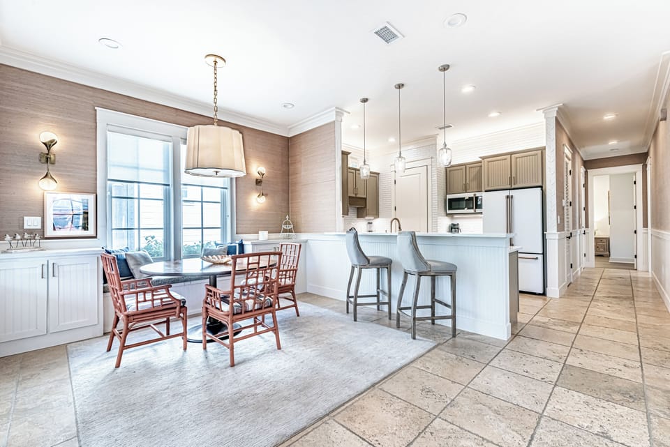 Dining Area & Kitchen