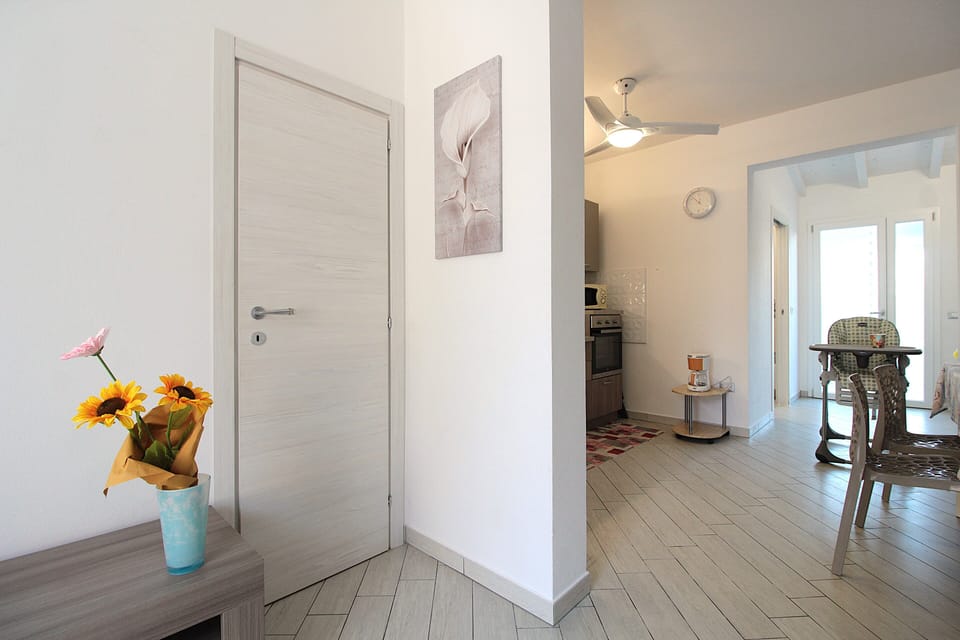 House, Balcony, Garden View | Living area | 32-inch flat-screen TV with cable channels