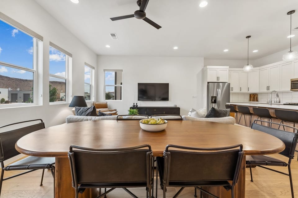 Townhome, 4 Bedrooms | Dining