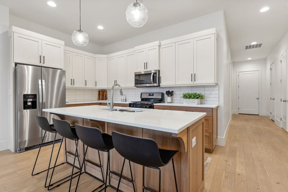 Townhome, 4 Bedrooms | Private kitchen | Fridge, oven, coffee/tea maker, toaster