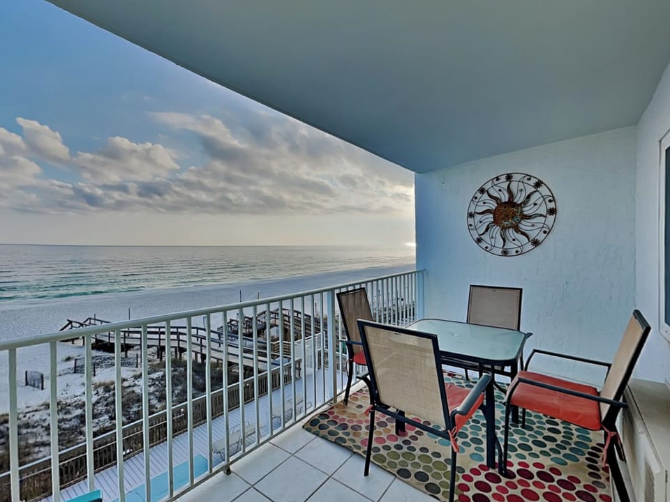 Private Gulf-Front Balcony with Outdoor Dining