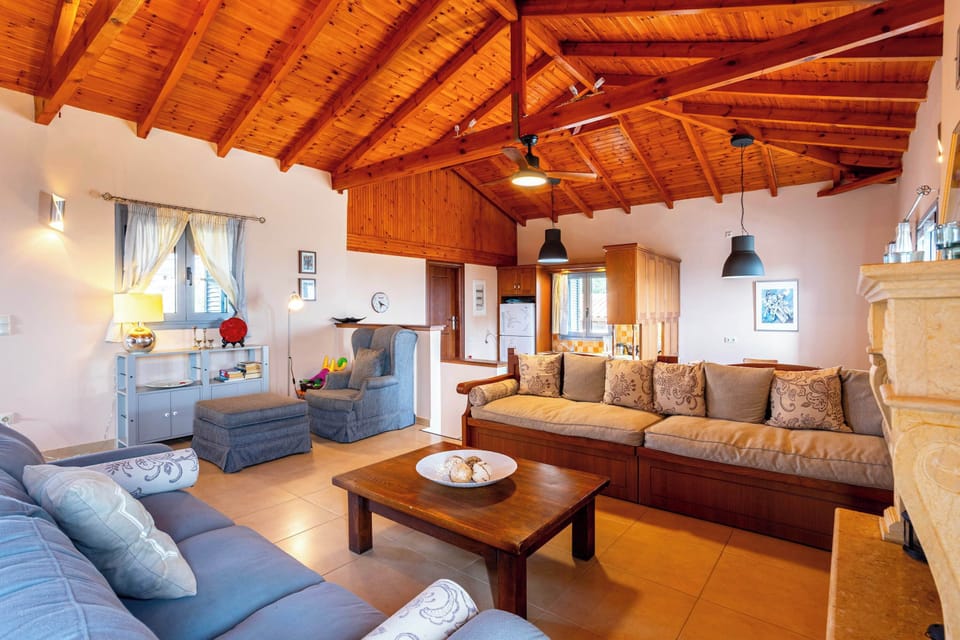 Cozy interior space – Open-plan layout with high wooden ceilings

