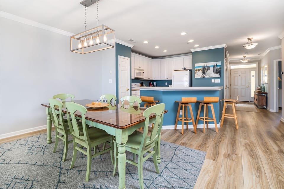 Sunset Island 6 Hidden Cove Way, Unit 3E Kitchen and Dining Area