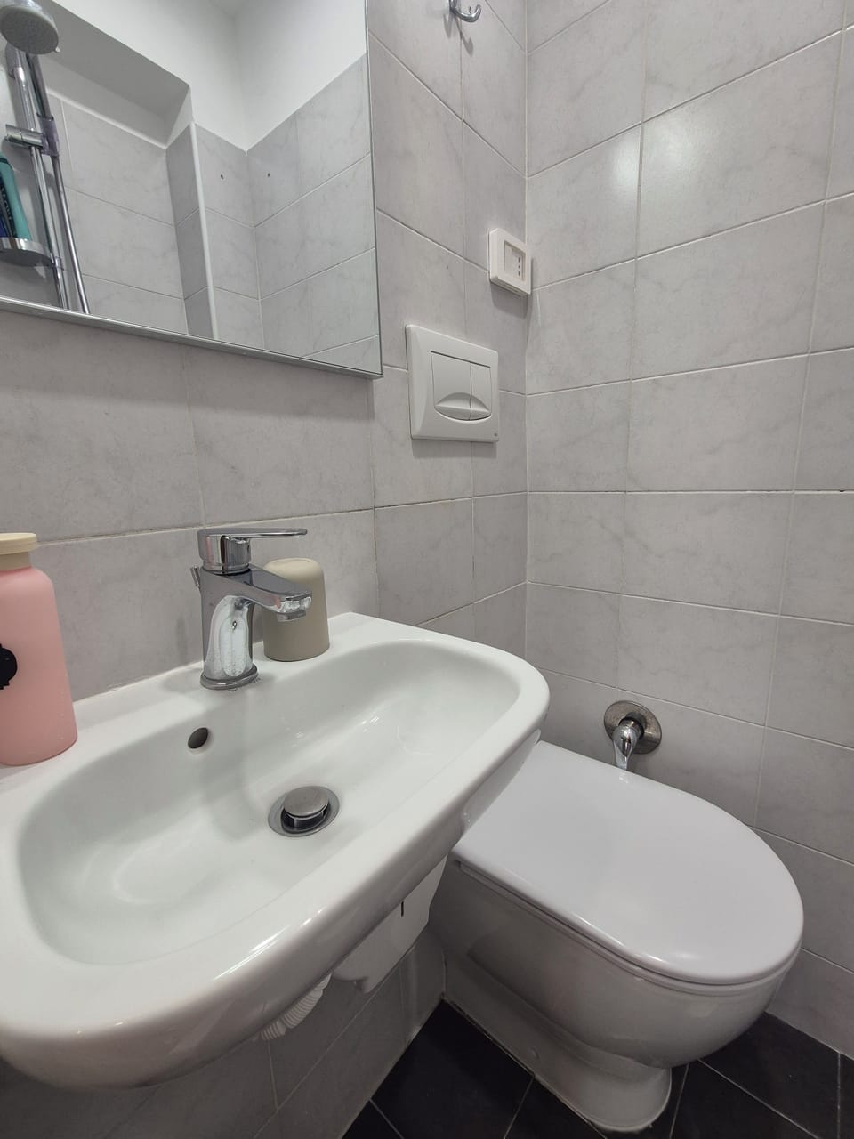 Double or Twin Room | Bathroom | Shower, hair dryer, bidet, towels