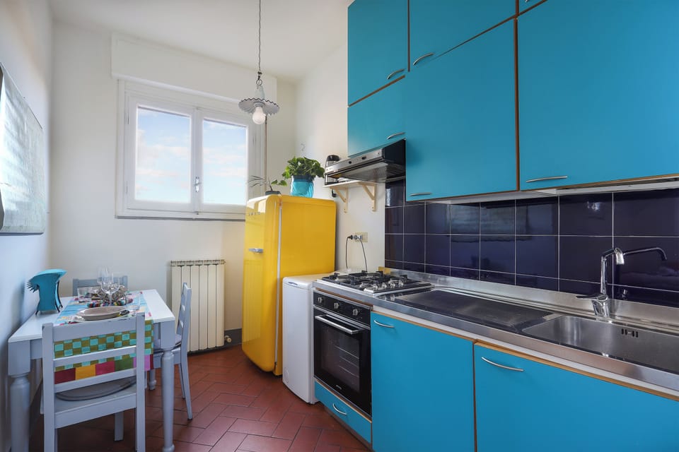 Apartment, City View | Private kitchen | Fridge, microwave, oven, stovetop