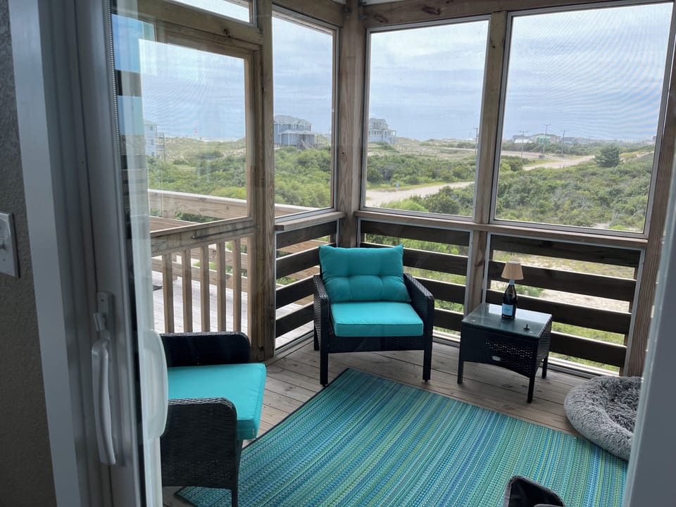 Screened in porch