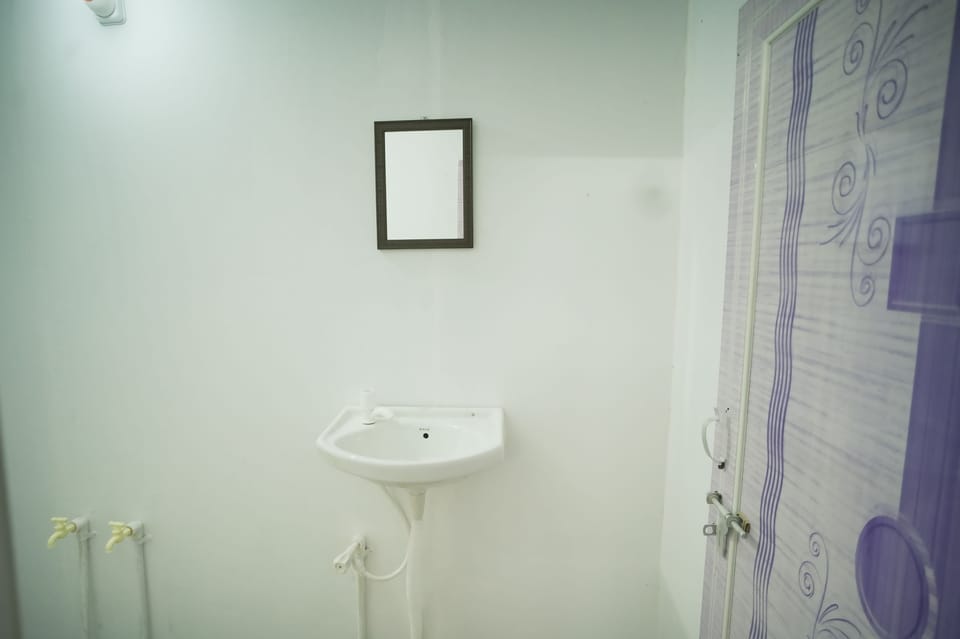 Shower, free toiletries, towels, soap