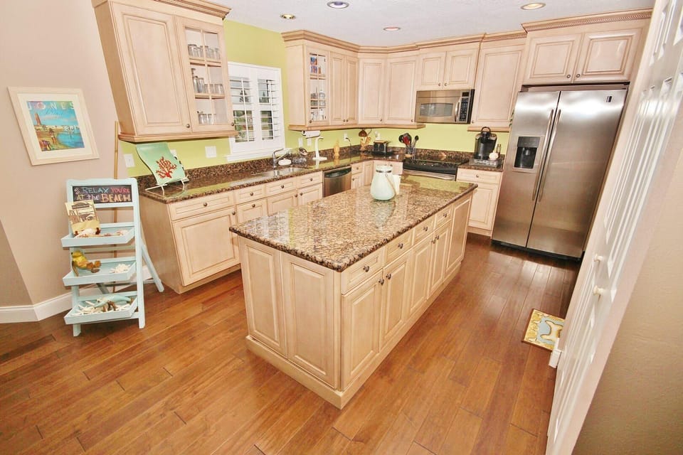 Condo, Multiple Beds (Atlantic Villas 103) | Private kitchen | Oven