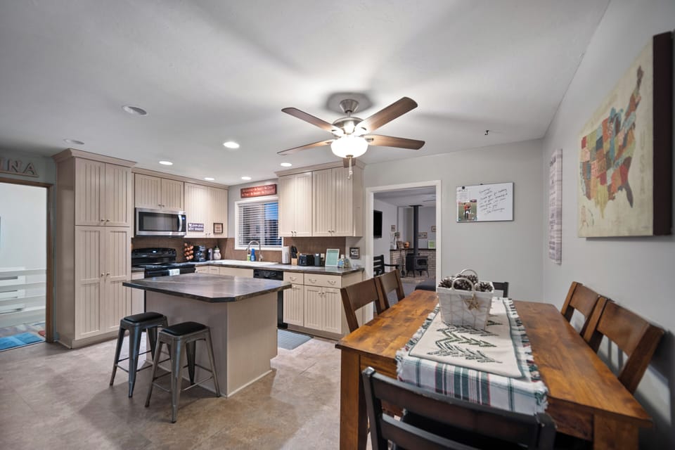 Dining/Kitchen