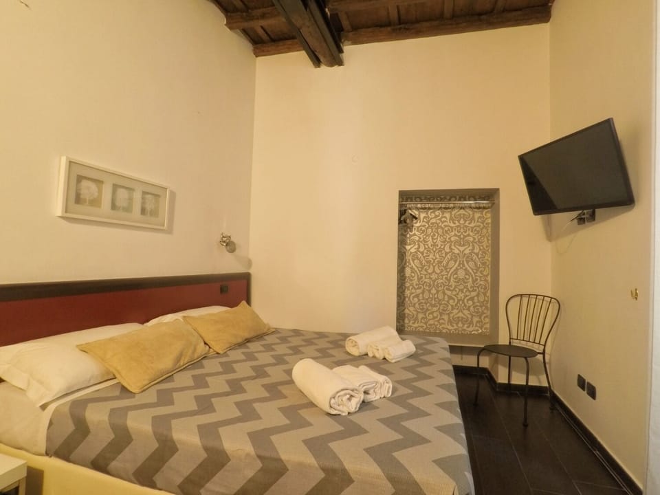 Comfort Double Room, 1 Queen Bed | Desk, laptop workspace, iron/ironing board, free WiFi
