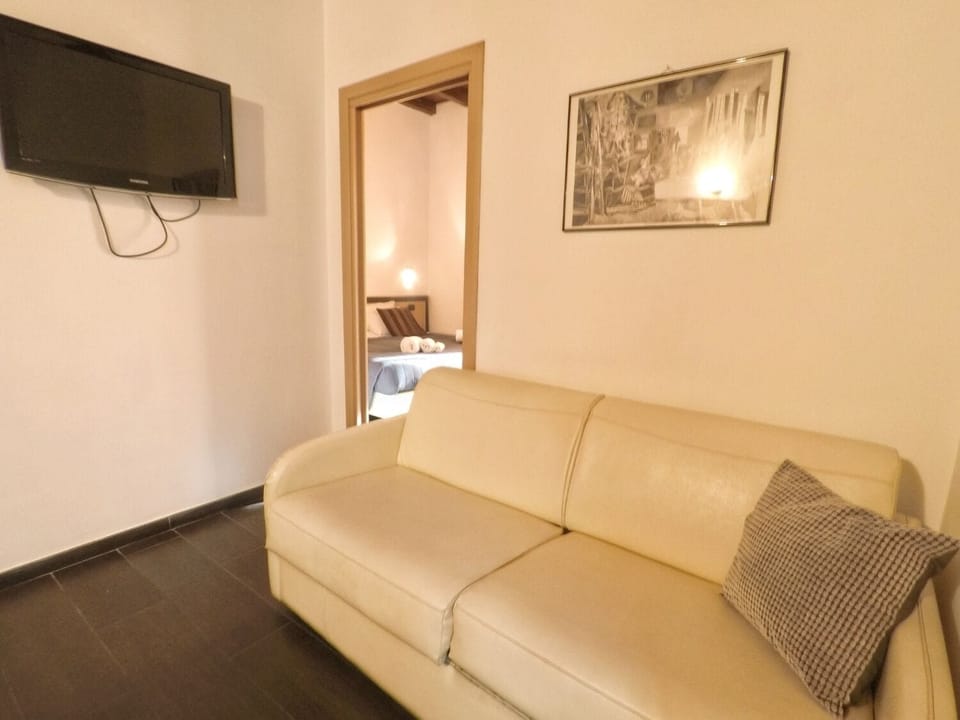 Comfort Suite, City View | Living area