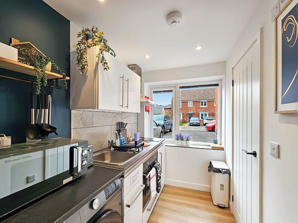 Kitchen side view 1