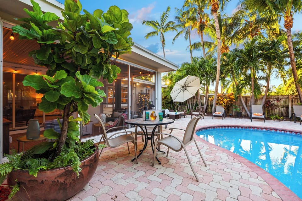 Enjoy some ice tea in a tropical setting
