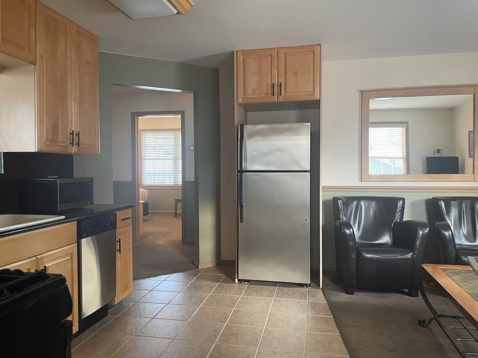Deluxe Suite, 2 Bedrooms, Kitchen | Living area | 42-inch LED TV with cable channels
