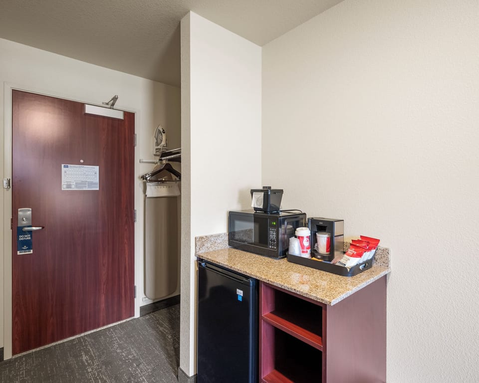 Desk, iron/ironing board, free WiFi, bed sheets