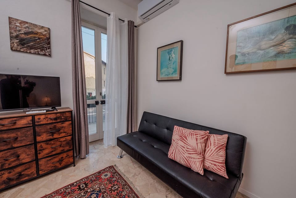 House, 2 Bedrooms, Balcony | 2 bedrooms, laptop workspace, free WiFi