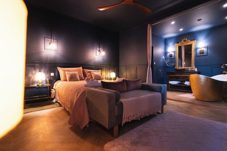 Deluxe Studio Suite | Blackout drapes, iron/ironing board, free WiFi