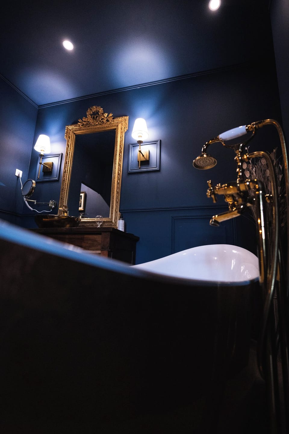 Deluxe Studio Suite | Bathroom | Hair dryer, bathrobes, slippers, towels