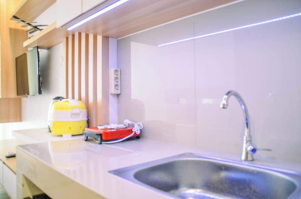 Standard Studio, 1 Bedroom (Apartment) | Private kitchen | Fridge