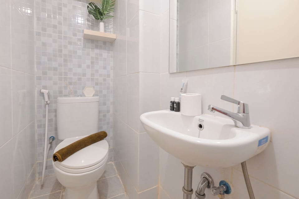 Standard Studio, 1 Bedroom (Apartment) | Bathroom | Shower, free toiletries, towels
