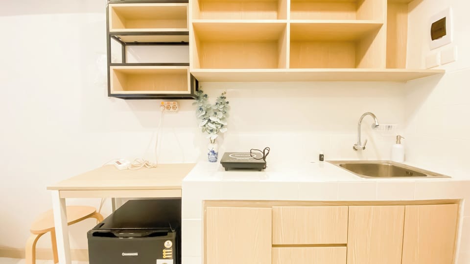 Standard Studio, 1 Bedroom (Apartment) | Private kitchen | Fridge