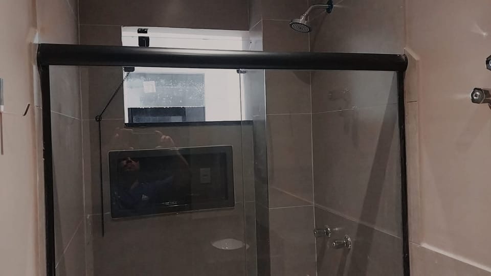 Executive Twin Room | Bathroom | Shower, towels, soap, shampoo