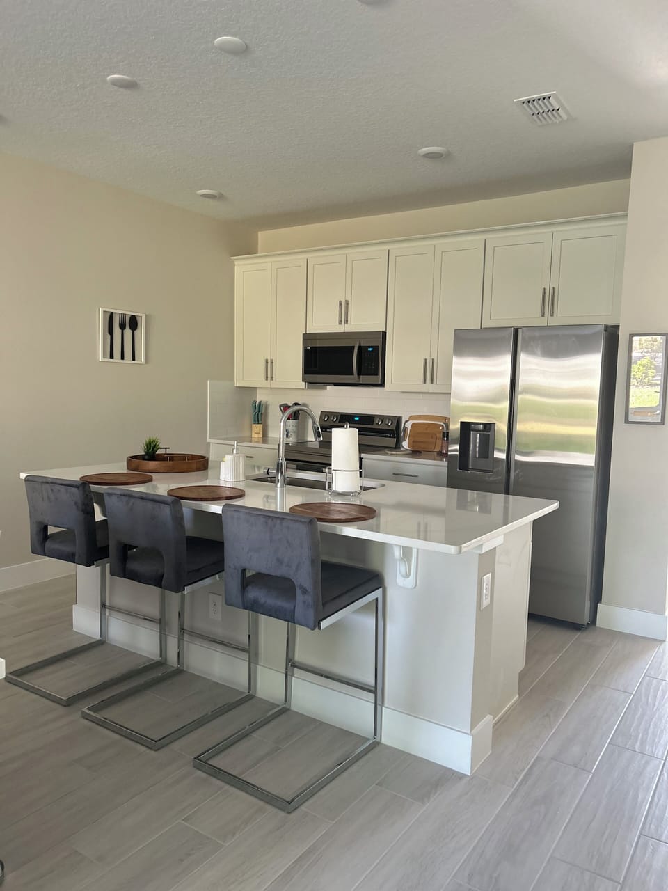 Island & kitchen