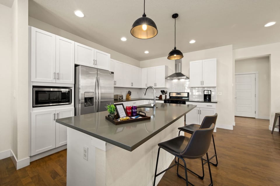 House, Multiple Beds, Patio, Mountain View (503 Cajetan Street) | Private kitchen | Fridge, microwave, oven, stovetop