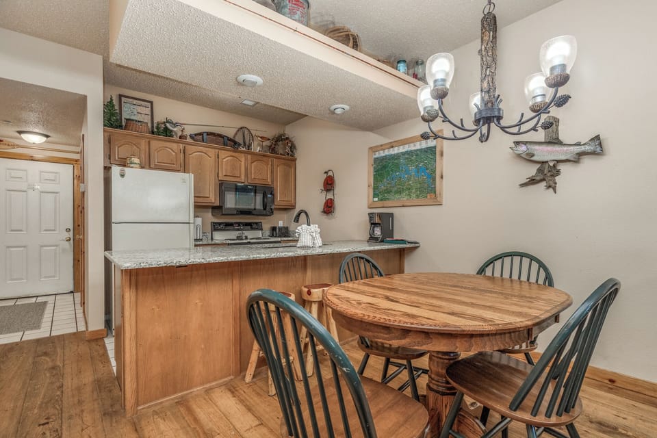 Dining to Kitchen