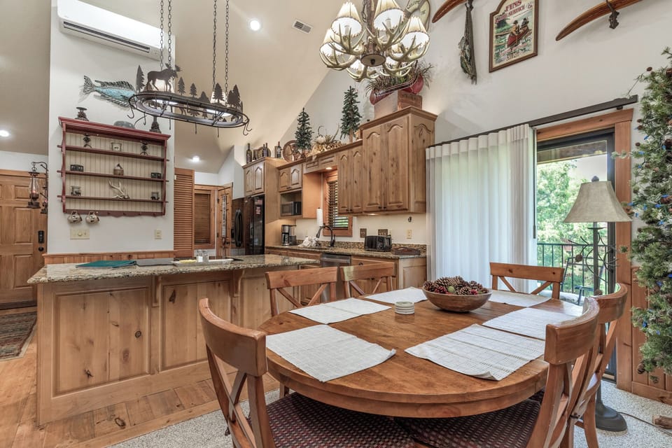 Dining to Kitchen