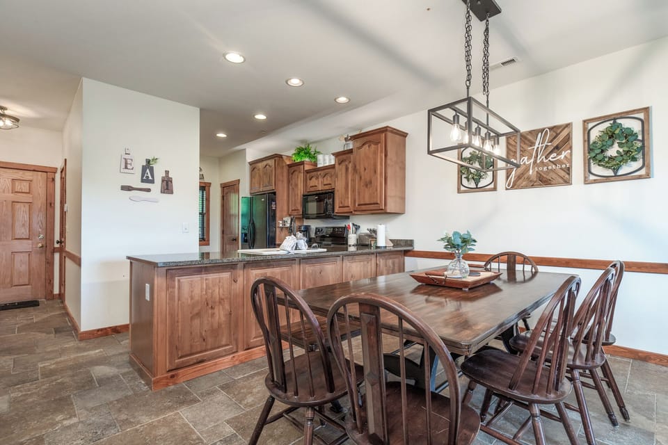 Dining to Kitchen