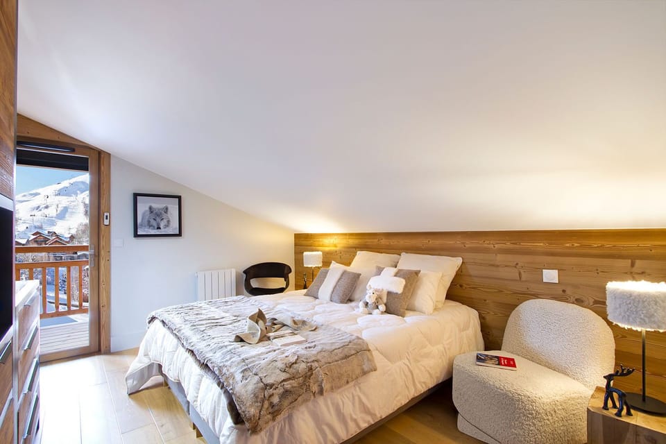 Spacious and inviting bedroom with a cosy double bed, surrounded by warm wooden accents.