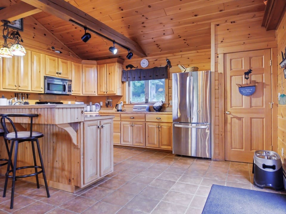 Full kitchen