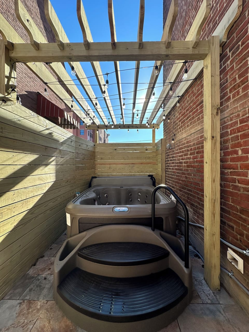 Outdoor spa tub