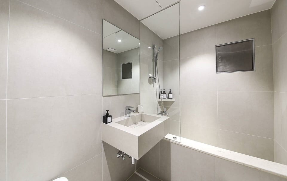 Superior Twin Room, Multiple Beds, Non Smoking, Private Bathroom | Bathroom | Shower, hair dryer, bathrobes, slippers