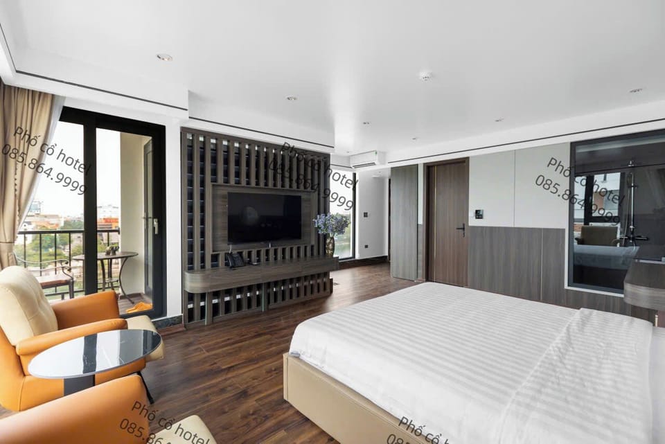 Luxury Double Room, 1 King Bed, Balcony, Lake View | Soundproofing, free WiFi