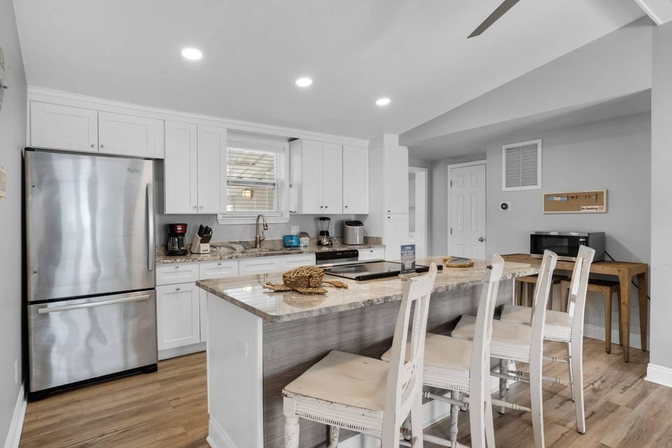 Make plenty unforgettable meals and moments with sleek stainless steel appliances.