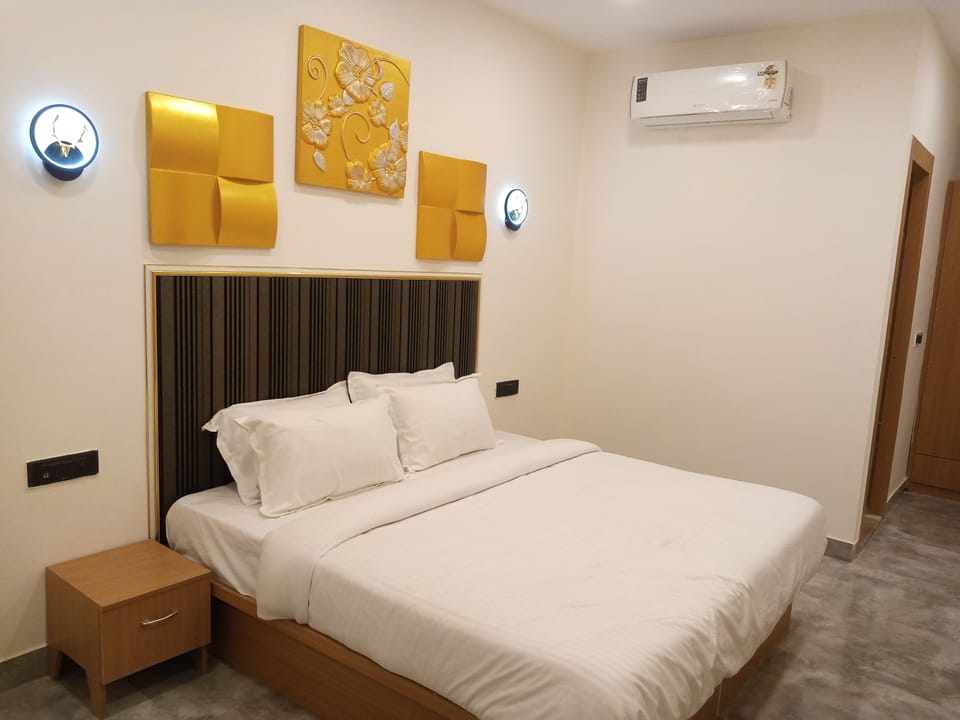Comfort Double Room | Iron/ironing board, free WiFi