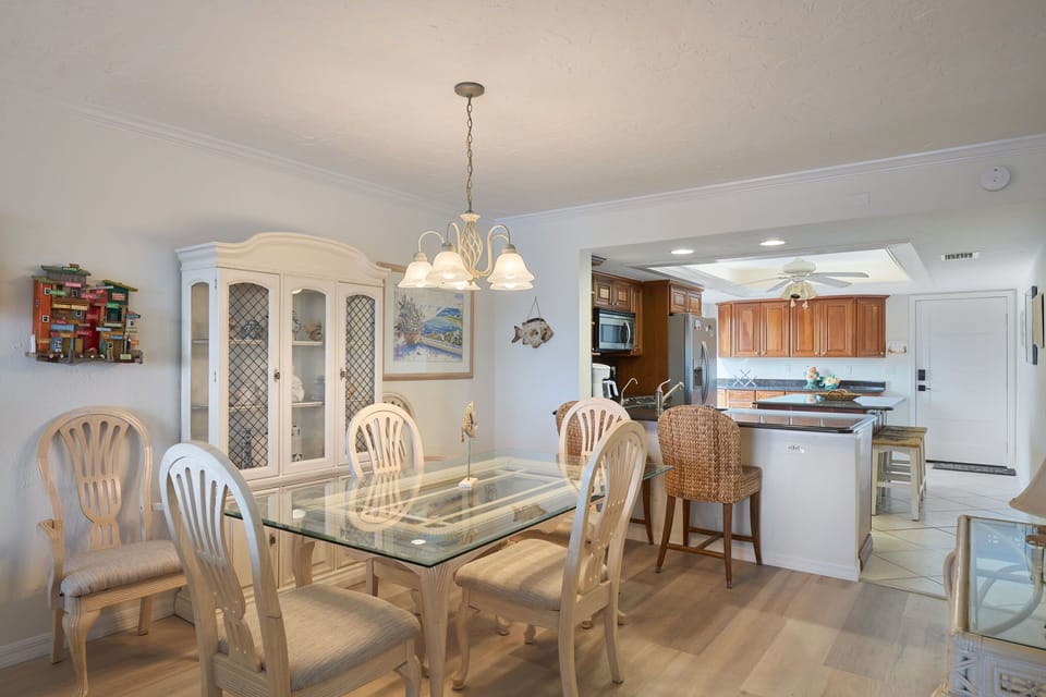 Dining area / Kitchen.