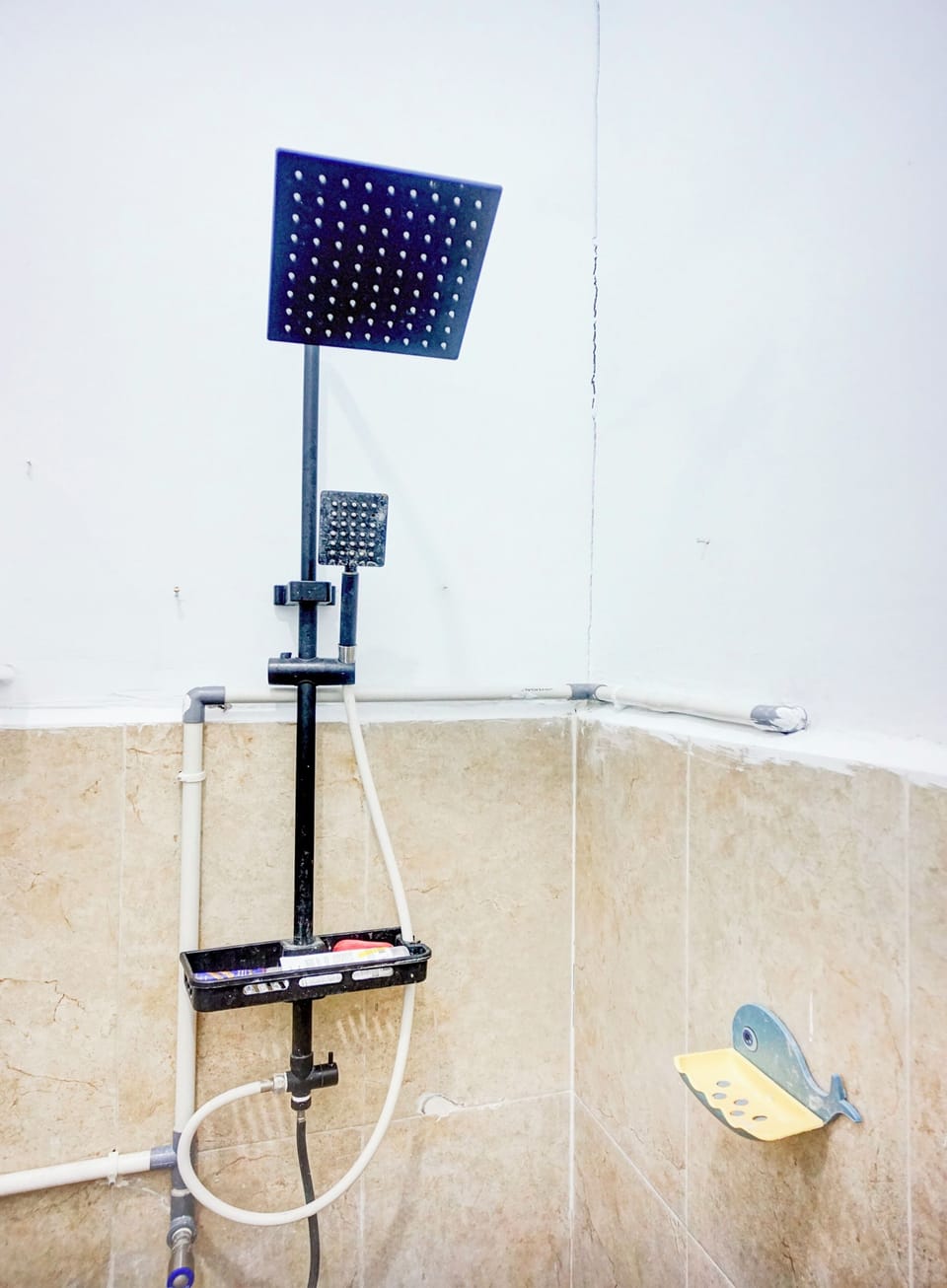 Standard Double Room | Bathroom | Shower, rainfall showerhead, towels