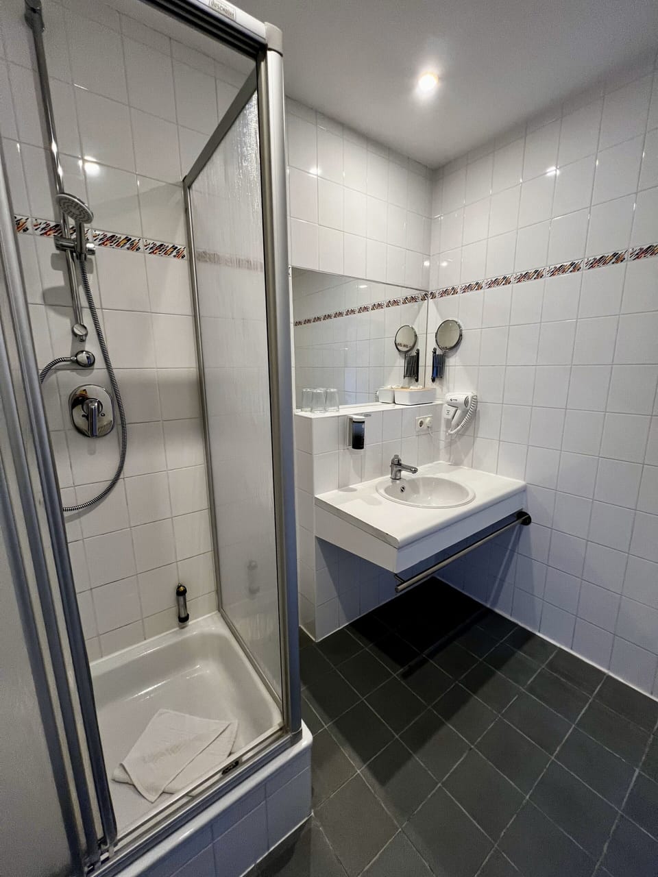 Comfort Double Room | Bathroom | Shower, hair dryer, towels, soap