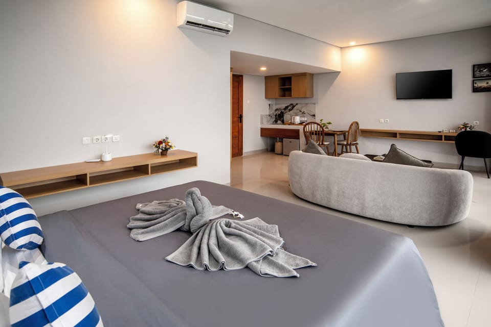 Suite, Pool View | Free WiFi
